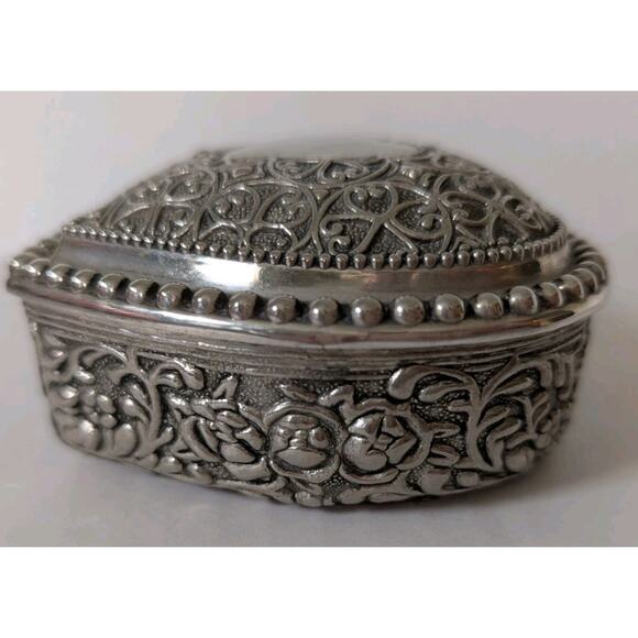 Vintage Filigree Silver Tone Metal Heart Shaped Jewelry Trinket Box Lined Ornate - Picture 4 of 7